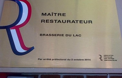 Brasserie-du-lac-restaurant-plaque